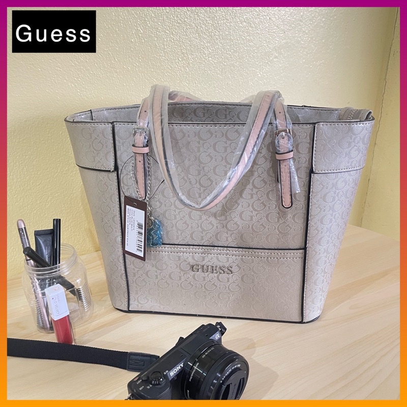 กระเป๋าGuess ทรงโท้ทใบใหญ่ Tote จัดทรงให้ก่อนจัดส่งไม่เสียทรง | Shopee ...