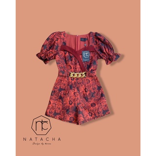 NATACHA  จั้มสูท เนื้อผ้าทอลายนูน. แต่งโซ่ที่เข็มขัด งานสวยมากๆ คะ. เนื้อผ้าอย่างดี แพทเทิลนี้ใส่สวยมากจริงๆจ้า