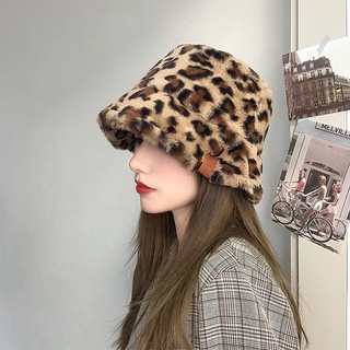 หมวกบักเก็ต ผ้ากํามะหยี่ขนนิ่ม แบบหนา พิมพ์ลายเสือดาว สไตล์ญี่ปุ่น ตะวันตก ให้ความอบอุ่น เหมาะกับฤดูใบไม้ร่วง และฤดูหนาว สําหรับผู้หญิง
