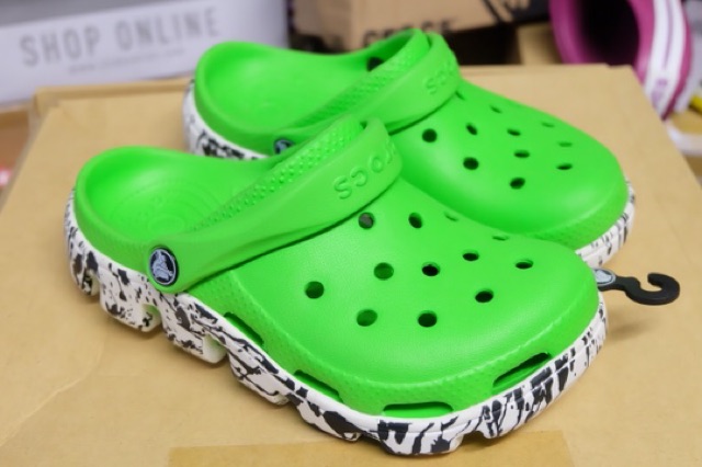 crocs-duet-sport-splastter-graphic-สดใสรับsummer