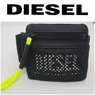 ของแท้...Diesel แบรนด์ Street fashion กระเป๋าสายรัดต้นแขน  ดีไซน์เท่ห์ๆ