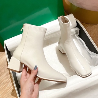 ภาพขนาดย่อของภาพหน้าปกสินค้ารองเท้าบูท หนาวไม่หนาวก็ใส่ได้ กันน้ำกันหิมะ พร้อมส่งจากไทย จากร้าน moo_bang24 บน Shopee