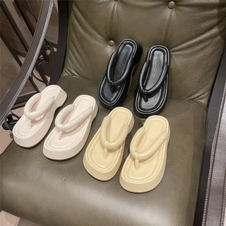 ภาพหน้าปกสินค้า🔥พร้อมส่ง🔥รองเท้าแตะแฟชั่น รองเท้าแตะส้นแบน สไตล์เกาหลีมินิมอล รองเท้าผู้หญิงใหม่ ซึ่งคุณอาจชอบราคาและรีวิวของสินค้านี้