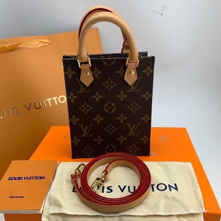 กระเป๋าสะพายข้าง Louis Vuitton