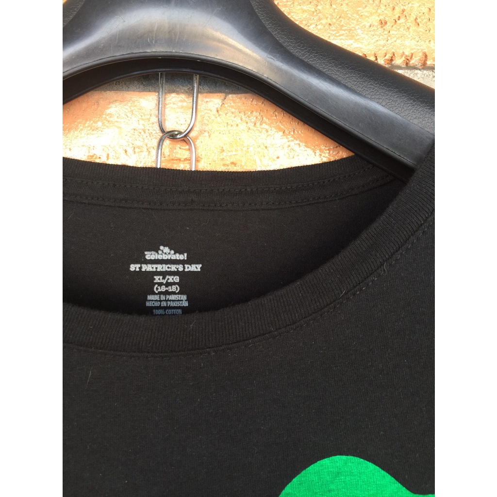 เสื้อยืดคอกลมสีดำสกรีนลายสีขาวเขียว-size-xl-อก-42-44-ยาว-27