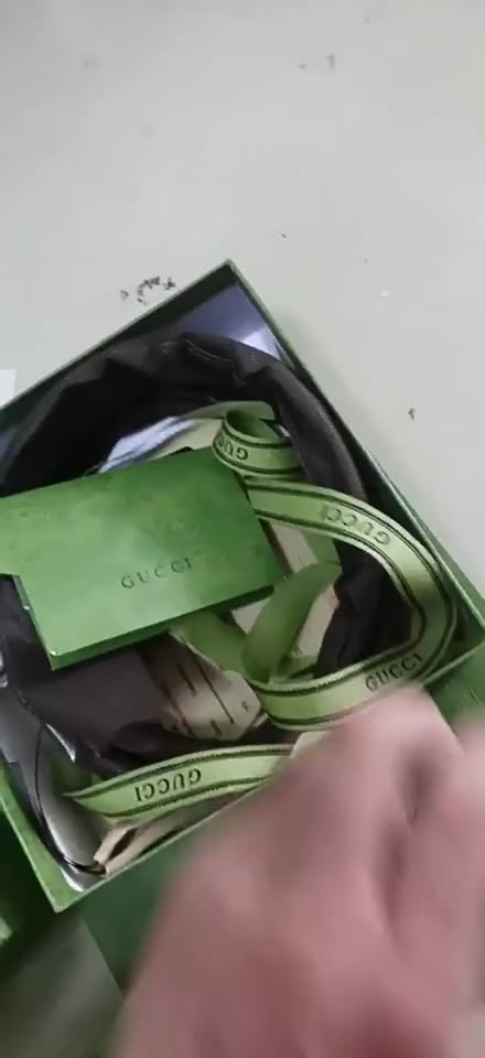 เข็มขัด-กล่องเขียว-พร้อมกล่อง-ถุงกระดาษมีถุงผ้าริบบิ้น