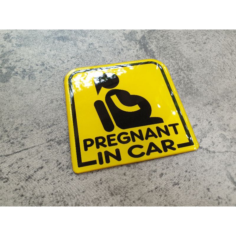 ราคาและรีวิวแผ่นแม่เหล็กติดท้ายรถ ลาย Pregnant in car (มีคนตั้งครรภ์ในรถ)