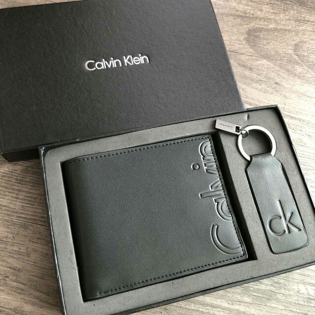 calvin-klein-jeans-short-wallet-with-keychain-กระเป๋าสตางค์สั้นพับ2ตอน-กระเป๋าหนังนิ่มสวย-สีดำ