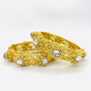 ภาพหน้าปกสินค้าVintage Jewelry ชุดไทยเครื่องประดับเพชรทองกำไลข้อมือคู่Gold Bracelet 2pcs ซึ่งคุณอาจชอบราคาและรีวิวของสินค้านี้