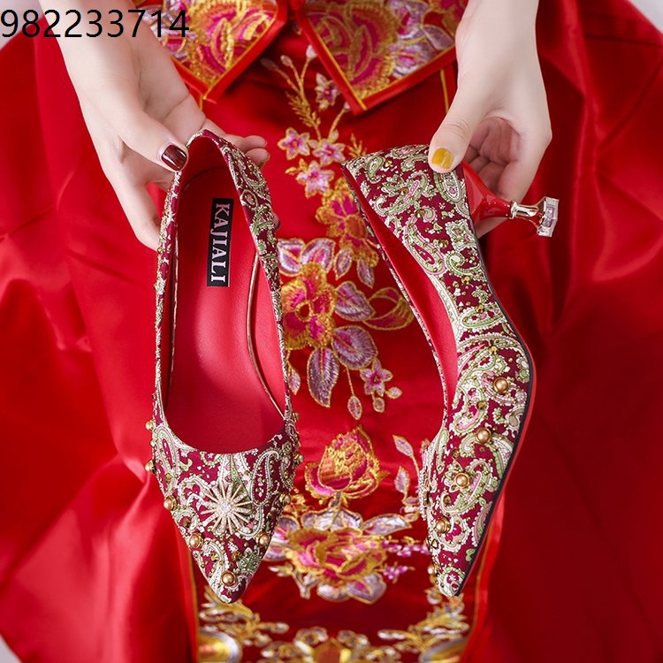 รองเท้าสูง-รองเท้าแต่งงานกับเจ้าสาวจีนสีแดง-ขนมปังปิ้ง-รองเท้าส้นสูง-รองเท้าแต่งงาน