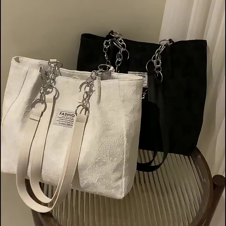 amila-กระเป๋าโท้ตโซ่สีดำและสีขาวความจุสูงแฟชั่นกระเป๋าสตรีผ้าใบพิมพ์วัสดุตกแต่ง