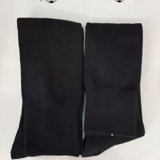 ภาพขนาดย่อของภาพหน้าปกสินค้าถุงเท้าฟุตบอลสีดำล้วน ️เนื้อดีคุณภาพดี จากร้าน pimmy.aa39 บน Shopee