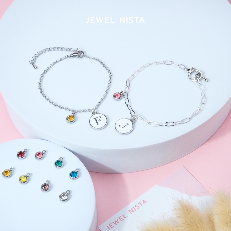 ราคาและรีวิวcrystal alphabet bracelet สร้อยข้อมือ จี้ตัวอักษรห้อยจี้คริสตัลกลมจิ๋ว