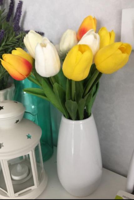 ภาพหน้าปกสินค้าแจกัน แจกันเซรามิค  แจกันจัดดอกไม้  แจกันใส่ดอกไม้ ทรงมะละกอ สีขาว มี2ลาย  บรรจุ1ใบ จากร้าน idolbird บน Shopee
