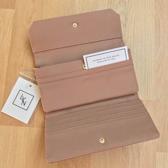 lyn-antronia-long-wallet-outlet-สีคามิโอ้นู๊ด