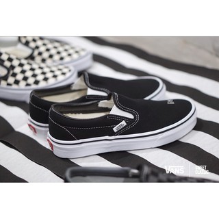 ภาพขนาดย่อของสินค้าVans Slip On Classic Black-White.//NV000EYEBLK..