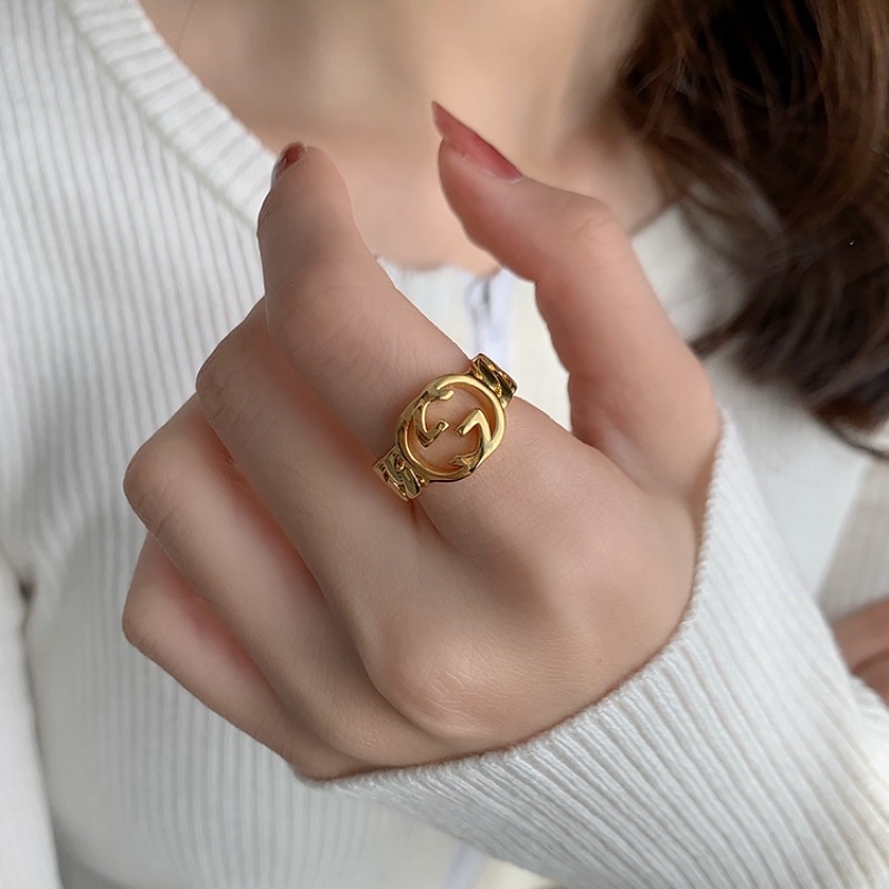 ภาพหน้าปกสินค้าแหวน แหวนแฟชั่น รวมแบบแหวนแฟชั่นสุดฮิต จากร้าน y.m.w บน Shopee