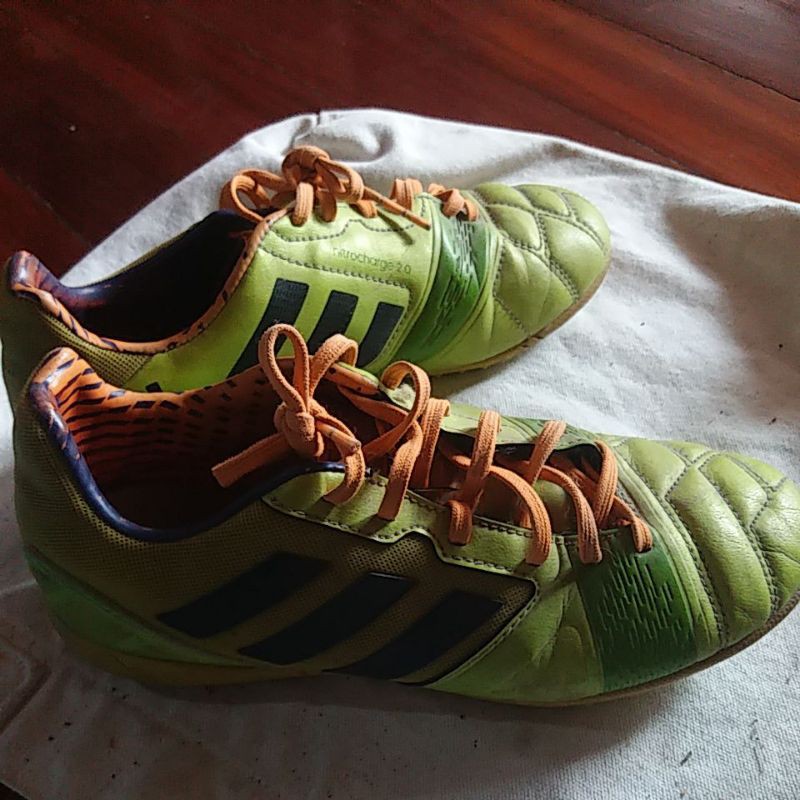 รองเท้าฟุตซอลร้อยปุ่ม-adidas-nitrocharge-แท้