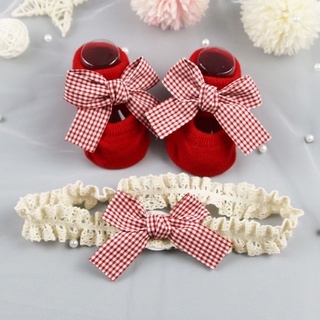 ภาพหน้าปกสินค้า2Pcs/Set Newborn Baby Girl Socks Headband Cute Heart Striped Baby Headband Bow Infant Baby Socks Christmas Baby Shower Gift ที่เกี่ยวข้อง