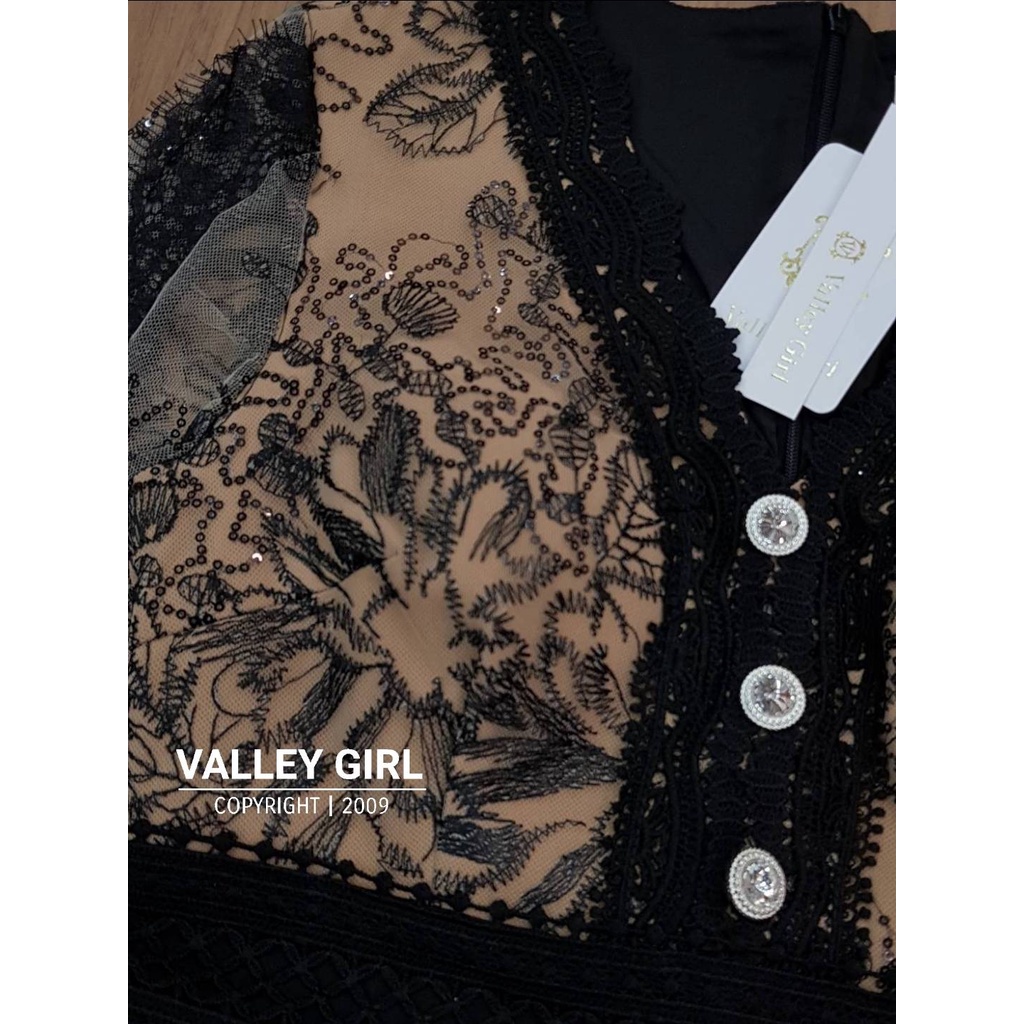 valley-girl-จั๊มสูทกางเกงขายาว-ด้านบนดีเทลแน่นๆเรยค่า-ผ้ามีวิ้งๆในตัว-แต่งกะดุม-ขอบเอวลุกไม้-อกเสริมฟองน้ำ-ทรงแขนคือสวย