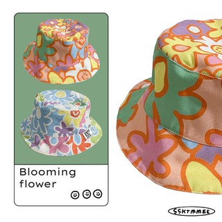 ภาพขนาดย่อของภาพหน้าปกสินค้าssktmmee - 2sided bucket hat (blooming flower) จากร้าน ssktmmee บน Shopee