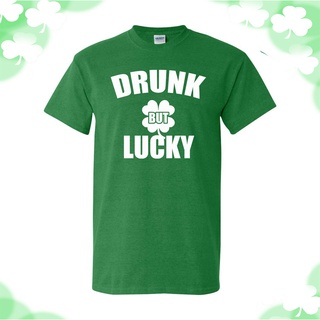 เสื้อยืดทุกวันdailyเสื้อยืด ผ้าฝ้าย พิมพ์ลาย St Patricks Day Drunk But Lucky Irish แฟชั่นสําหรับผู้ชายSto5XL