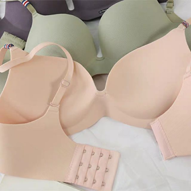 ภาพหน้าปกสินค้าJutsyle bra ชุดชั้นใน ฟองหนาเกี่ยวกับ3cm สุดฮิตตลอดกาล Bra  เสื้อในไร้ขอบ ไร้โครง ฟองนุ่มสุดๆ จากร้าน featfa บน Shopee