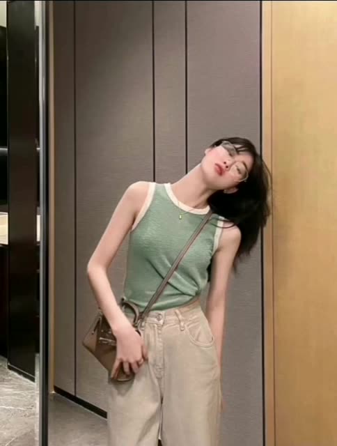 ey-shop688-พร้อมส่ง-9243-เสื้อแฟชั่นผ้าไหมพรมสีพื้นกับลายทาง-เสื้อคอกลมผ้านุ่ม