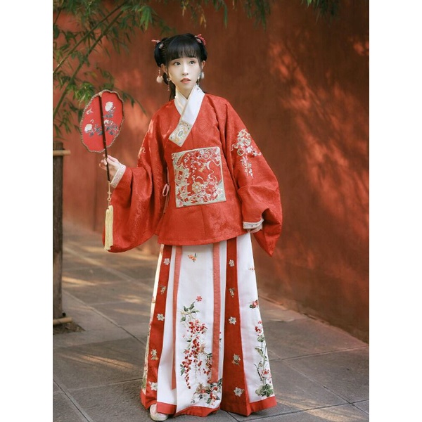 ชุดฮั่นฝู-คอลเลคชั่น-fu-yun-niuniu-แบรนด์-shisan-yu-ชุดจีนโบราณ-ราชวงศ์หมิง-hanfu-เสื้อผูก-กระโปรงหม่าเมี่ยน-สีแดง-ขาว
