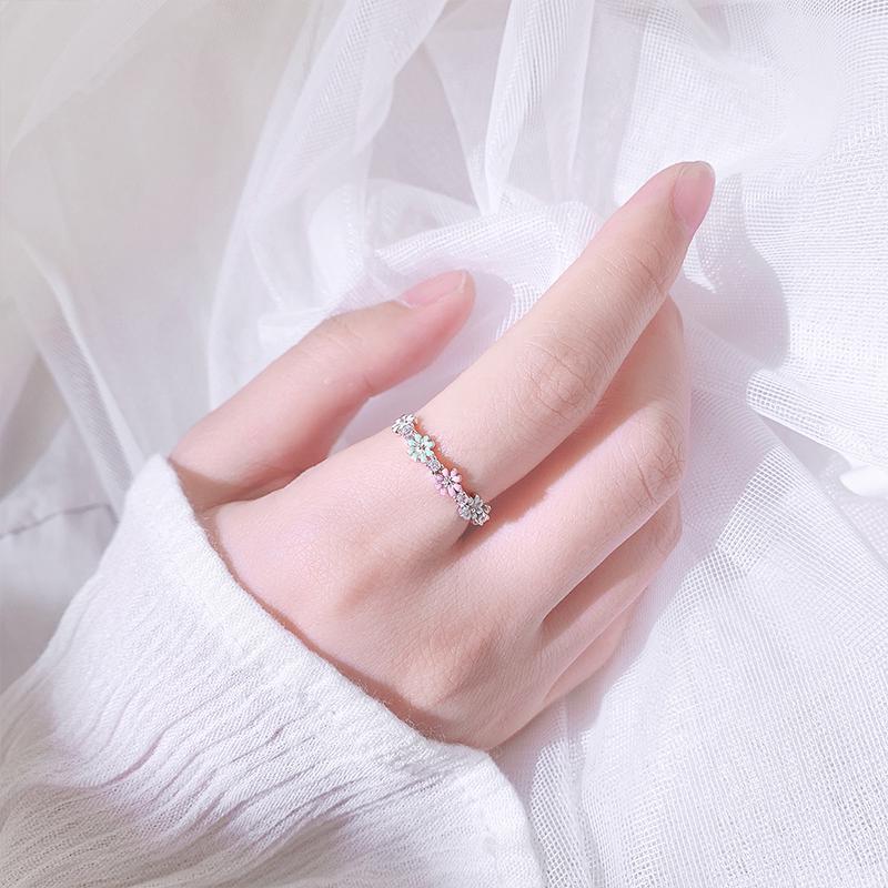 แหวนเหล็กไทเทเนียม รูปดอกเดซี่ ประดับเพทาย สไตล์เกาหลี สําหรับผู้หญิง หลากสี