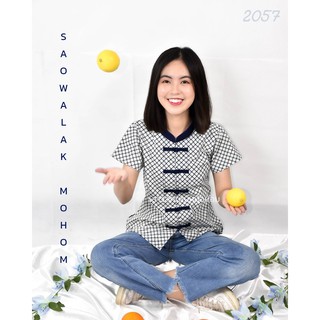 ภาพขนาดย่อของภาพหน้าปกสินค้า2057 เสื้อม่อฮ่อม หม้อห้อมพิมพ์ลาย คอจีนเข้ารูปผู้หญิง อย่างดี จากโรงงานผลิต ลายไทย จากร้าน pramsl บน Shopee