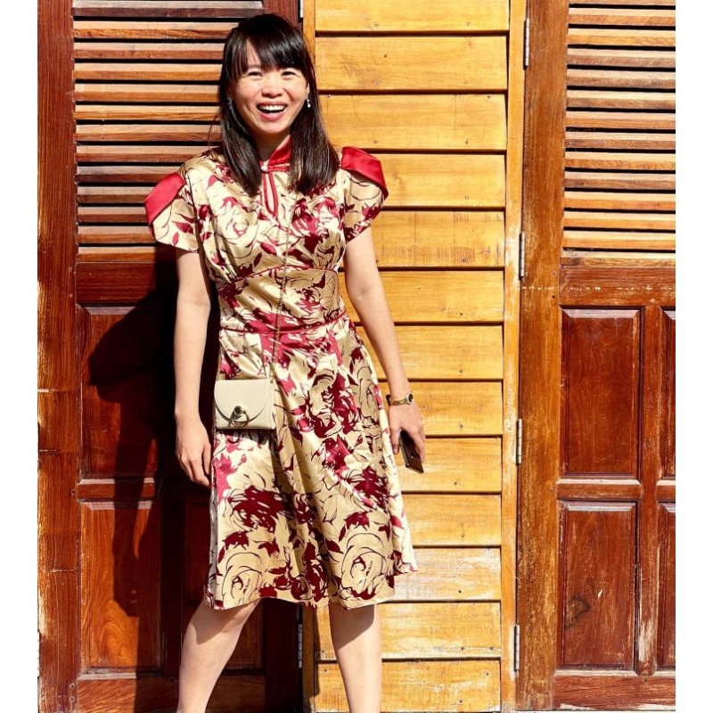 chinese-dress-กี่เพ้า-ผ้าซาตินลายดอกสีทอง-แขนทิวลิป-เดรสใส่ตรุษจีน-พิธียกน้ำชา