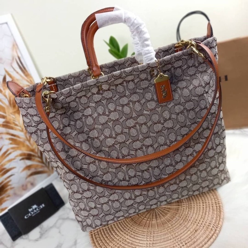 gt-gt-coach-rogue-tote-in-signature-textile-jacquard