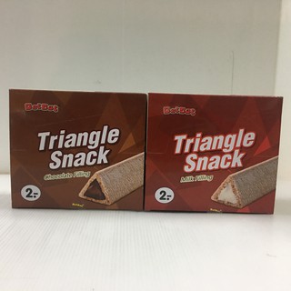 Triangle Snack with (Chocolate / Milk) Filling ขนมอบกรอบสอดไส้ครีม (รสช็อกโกแลต / รสนม) ตรา แดท แดท 8 กรัม x 24 ชิ้น