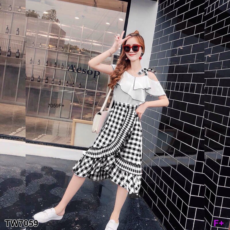 tw7059-set-2-ชิ้น-เสื้อระบายอก-ไหล่ผูกโบว์สายเดี่ยว-เนื้อผ้าไหมอิตาลี-กระโปรงลายสก็อต-แต่งระบายไข้ว-เนื้อคอตตอน