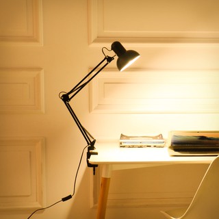ภาพหน้าปกสินค้าโคมไฟเขียนแบบ ใช้กับขั้ว หลอด E27 วัสดุแข็งแรง มีสวิตช์เปิดปิด โคมไฟหนีบโต๊ะ โคมไฟตั้งโต๊ะ Desk Lamp สีดำ สีขาว ZS812 ที่เกี่ยวข้อง