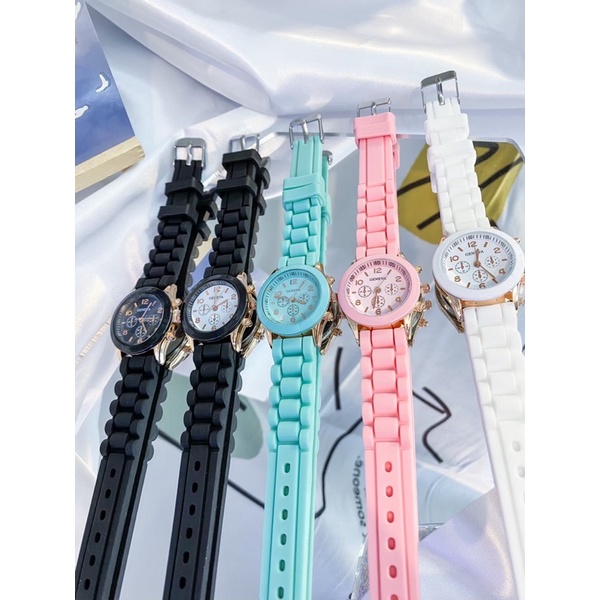 ภาพหน้าปกสินค้าGeneva watch (เจนีวา) นาฬิกาข้อมือแฟชั่นสีขาว นาฬิกาข้อมือแฟชั่นผู้หญิง ทรงกลม สายซิลิโคนนิ่มมาก Fashion Wristwatch จากร้าน classywatch_88 บน Shopee