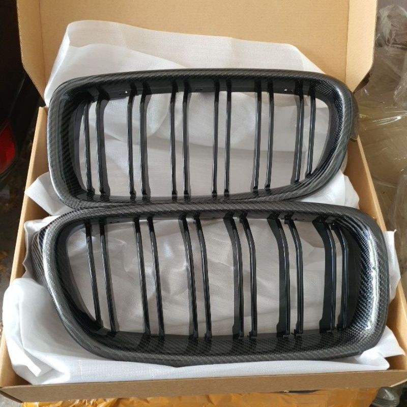 ขอบคาร์บอนแท้-กระจังหน้า-bmw-3series-f30-ขอบ-carbon-fiber-กระจังคู่สีดำเงา