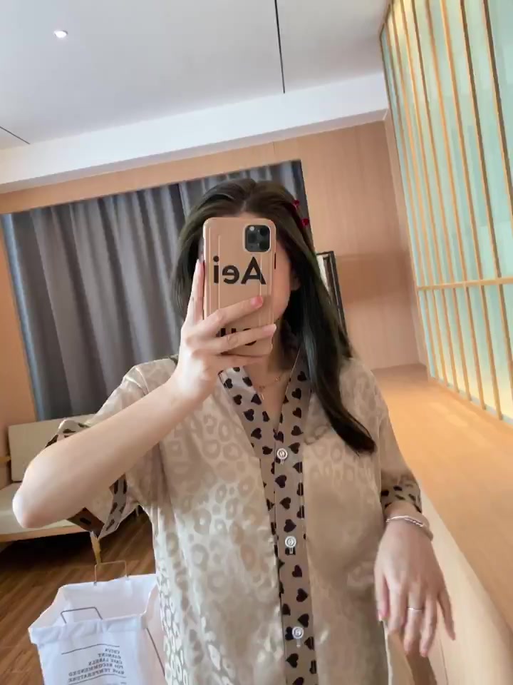 ชุดนอนใส่สบาย-ผ้านุ่มสบาย-น้ําแข็ง-ชุดนอน-คุณผู้หญิง-บักเก็ตสั้น-เสื้อผ้าใส่อยู่บ้าน-ฤดูร้อน-ชุดนอนผู้หญิงเซ็กซี่