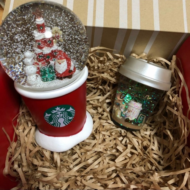 starbucks-snow-globe-japan