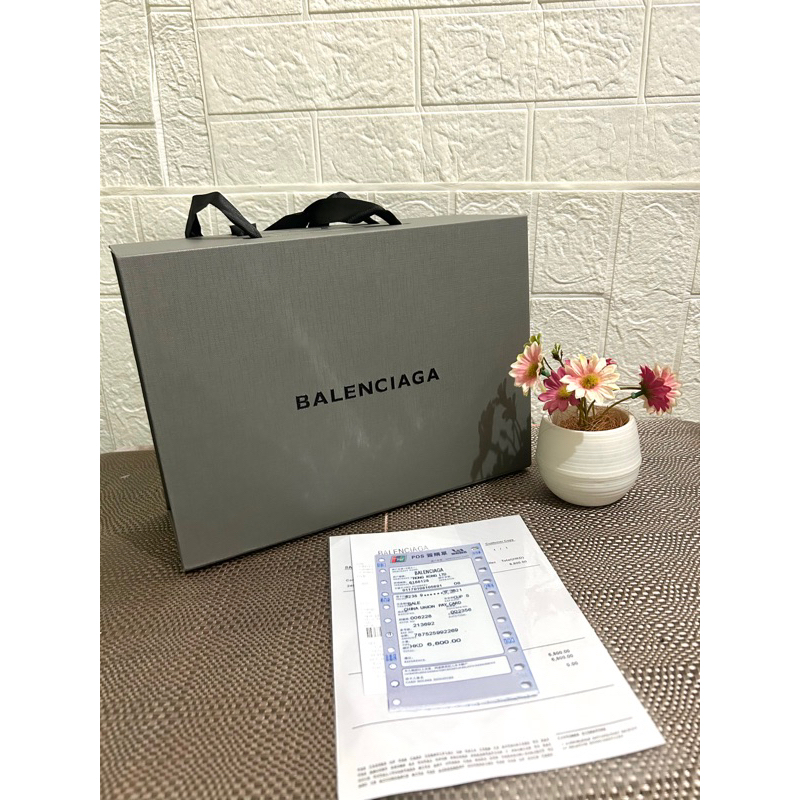 balenciaga-กล่องของขวัญ-สีเทา