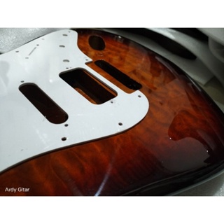 Fender Stratocaster strato ตัวป้องกันโบนัส สําหรับกีตาร์