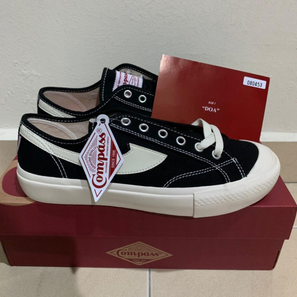 mens white gazelles size 9