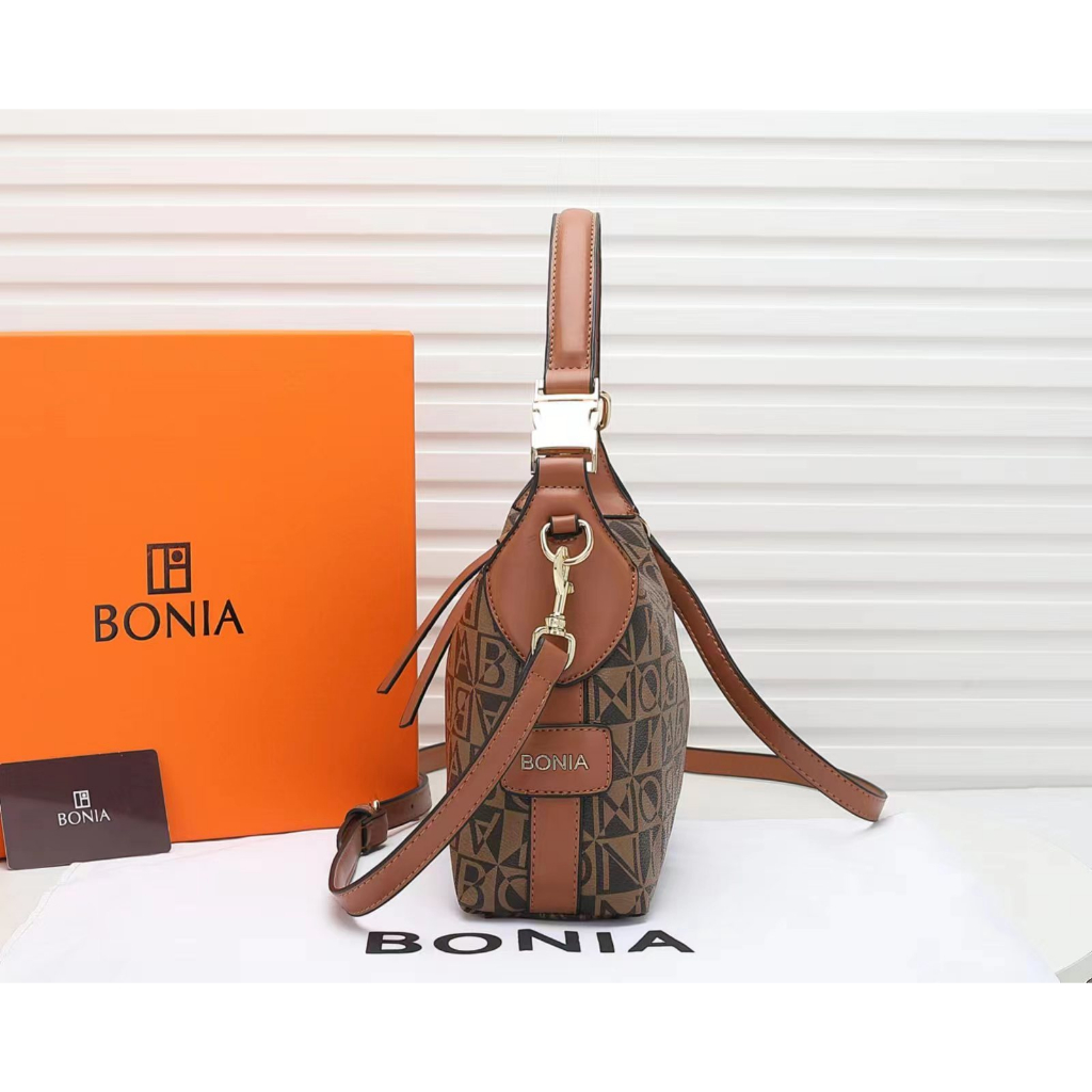 8202-bonia-55-slingbag