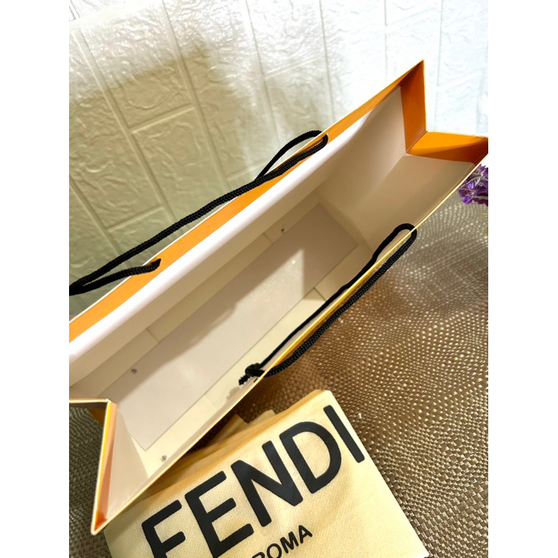 ถุงกระดาษห่อของขวัญ-fendi