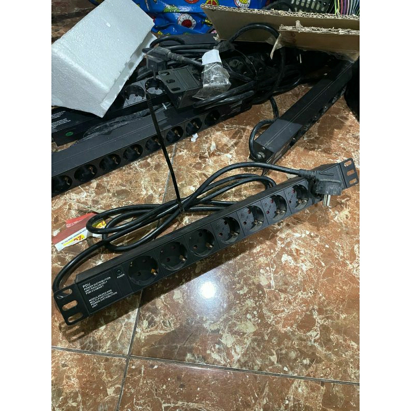 Pdu Electric Plug Server Rack 8 พอร์ต + อุปกรณ์ป้องกันไฟกระชาก/Non ...