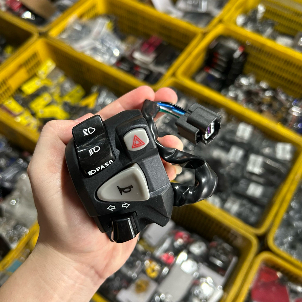 ที่ยึดสวิตช์ซ้าย Vario 150 & 160 New Nmax หรือ ที่ยึดสวิตช์ซ้าย Vario ...