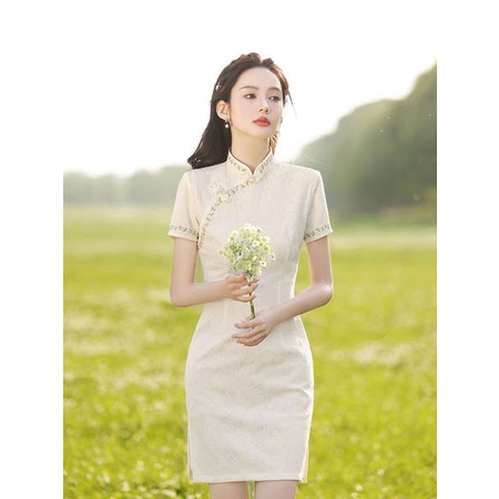 ชุดวันตรุษจีนผู้หญิง-ชุดกี่เพ้าสาวอวบ-กี่เพ้าสีขาวแบบใหม่ปี2023ชุดเดรสปรับปรุงแบบสั้นสำหรับสาววัยรุ่นทุกวันสำหรับคนตัวเล็กฤดูร้อน