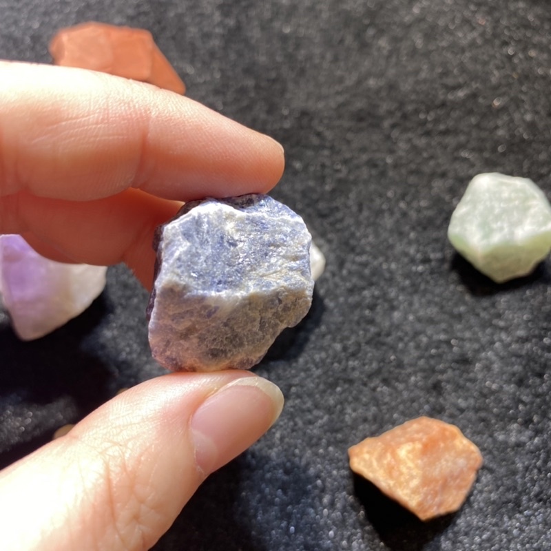 หิน7สี-พลอย7ชนิด-พลอยดิบ-สริมพลัง-ใช้ในการดูดวง-หินจักระเพื่อการบำบัด-คริสตัลบำบัด-หรือ-หินบำบัด-การใช้-หินจักระ