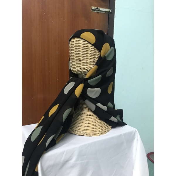 ภาพหน้าปกสินค้าผ้าคลุมชีฟองติดอินเนอร์ สามเหลี่ยมแบบลาย ใส่ง่าย สะดวกมาก จากร้าน marinee_hijab บน Shopee